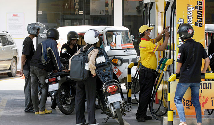 /2026/03/govt-monitors-fuel-sales-after-reports-of-violations-at-petrol-pumps-52000-629619.htm